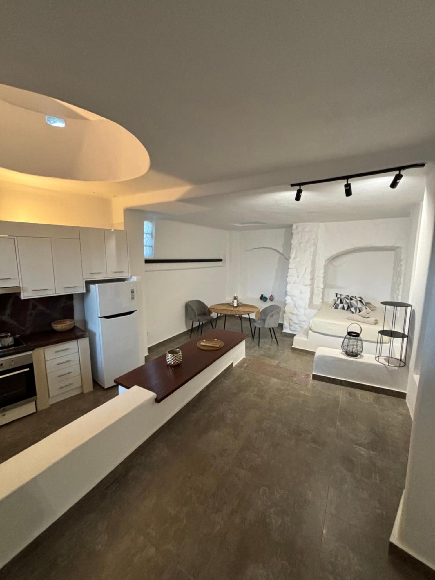 Geminos Complex Villa Kamari (Santorini)